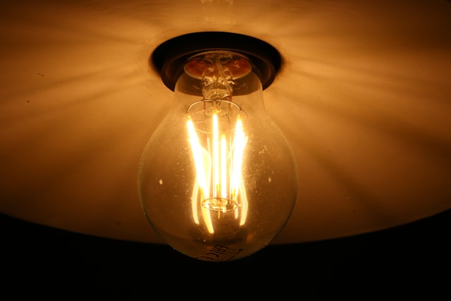 image of a glowing light bulb